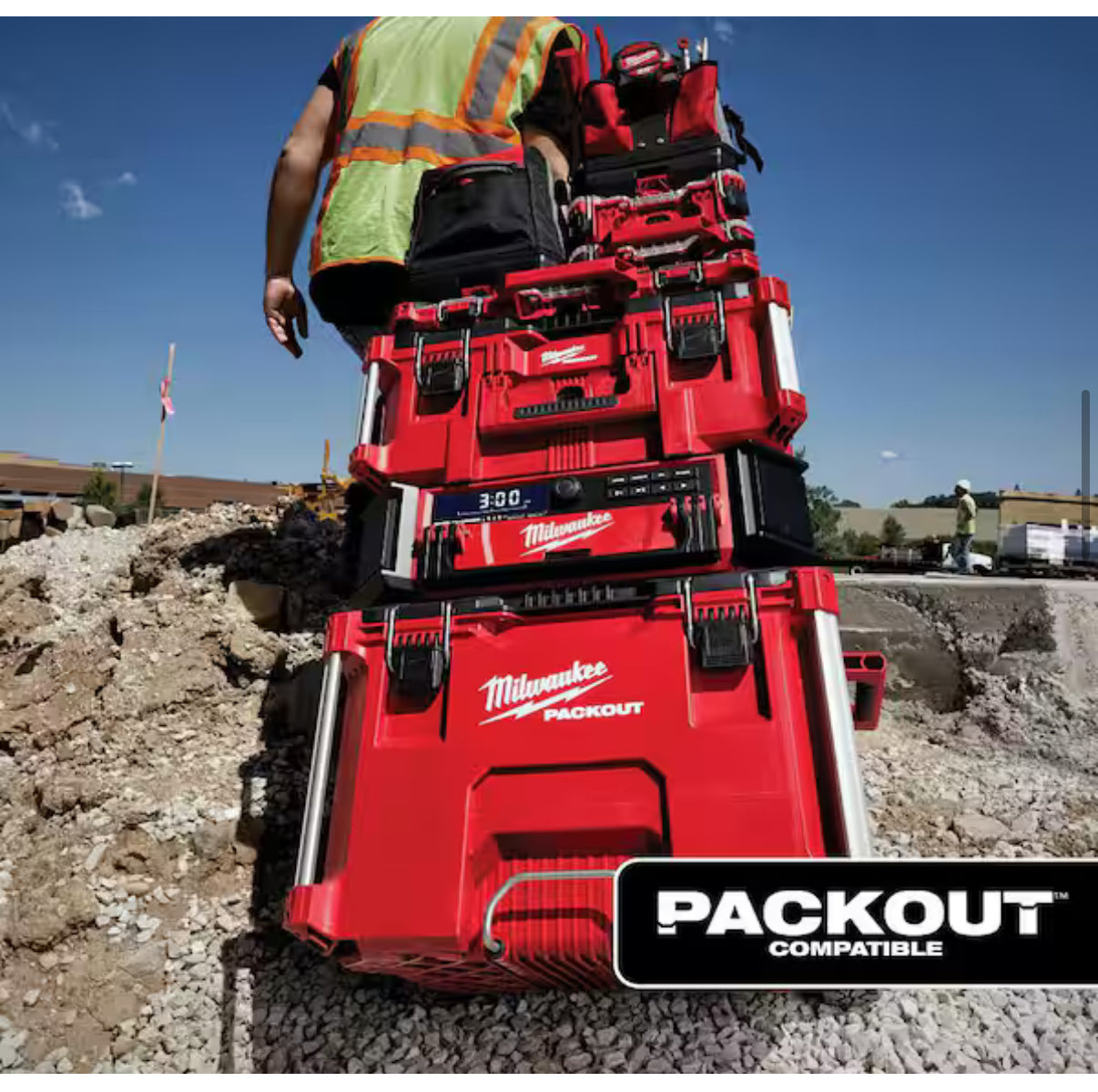 Bocina Milwaukee M18 PACKOUT con Radio y Cargador Integrado Sonido 360° para el trabajo
