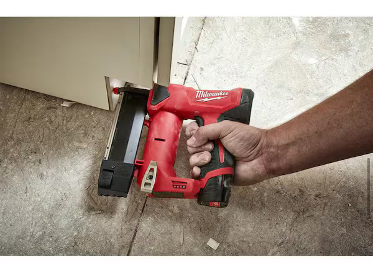 Milwaukee M12 23-Gauge Pin Nailer